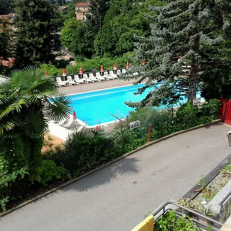 In With Pool Balcony Tennis Courtcarport Гиффа